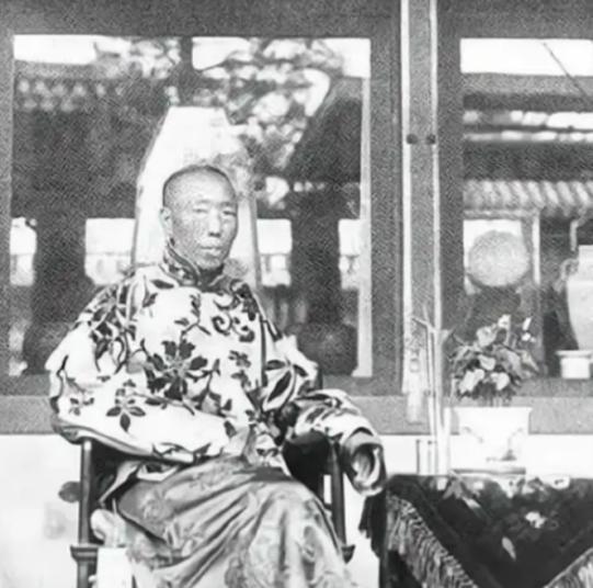 1908年，慈禧太后死后，李莲英便失去了最大的靠山，为慈禧守孝100天后，李莲英