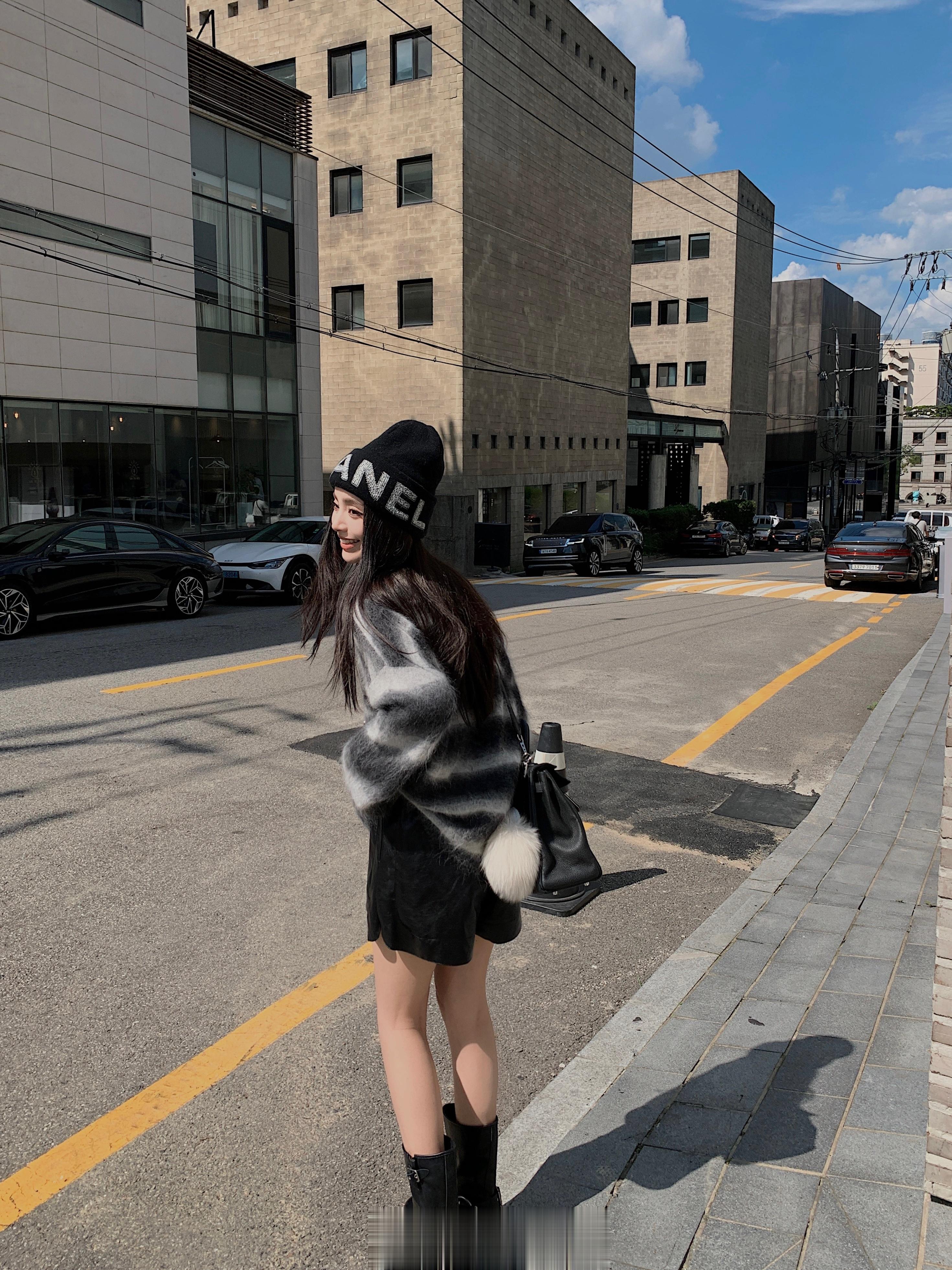 “会呼吸的毛衣”毛感强的摸起来软糯糯的像棉花糖一样 整个人都融化咯～条纹是我一直
