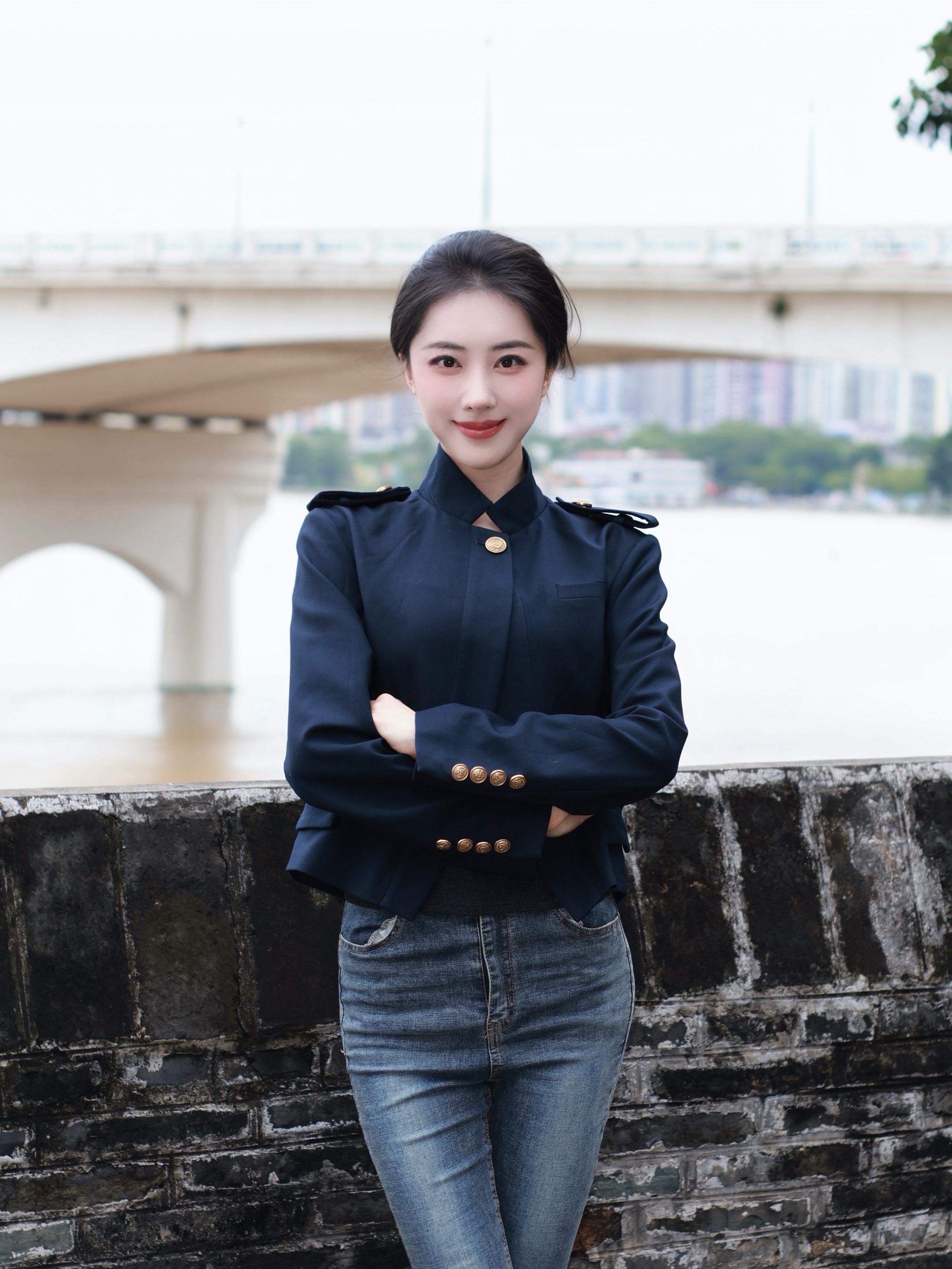 忽有清风化剑气 直斩二十少年意