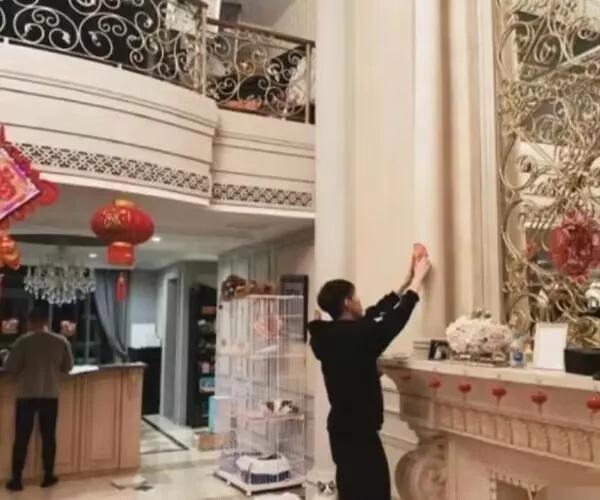 看了金莎男友的豪宅，才明白金莎真的有眼光
本以为金莎是个傻白甜，找了个吃软饭的小