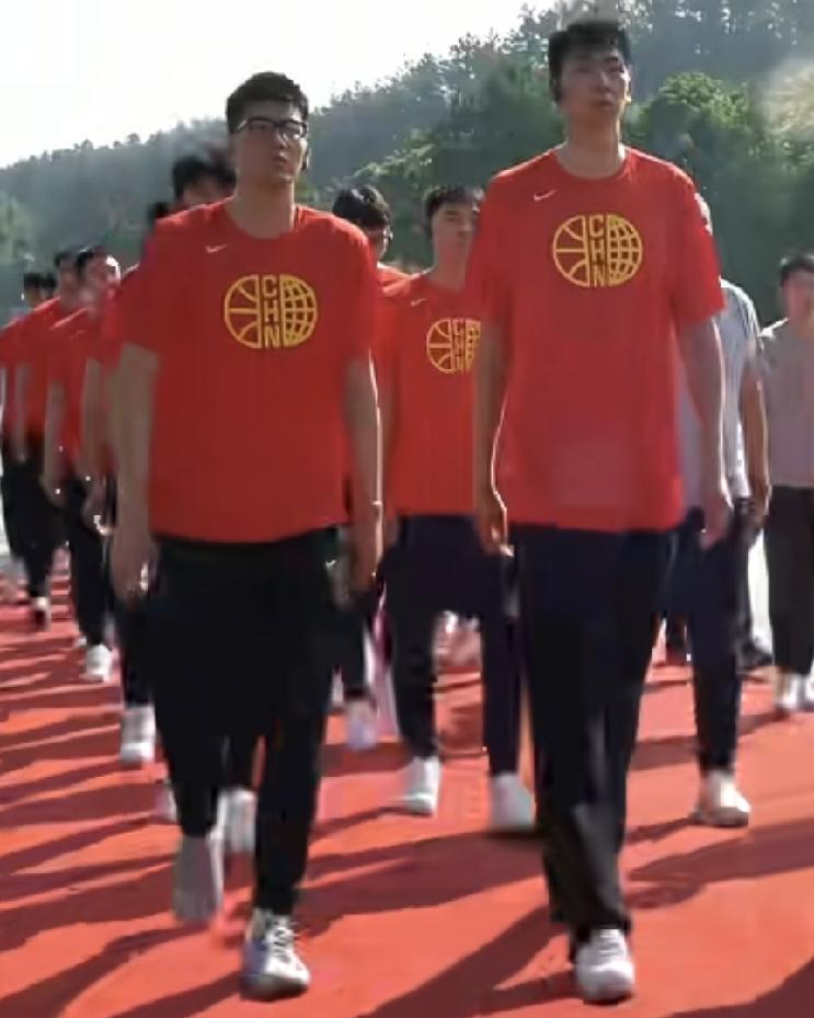 胡金秋回归首发，中锋位置的徐昕和焦泊乔被冷落，再加上下一场杨瀚森回归，有可能最终