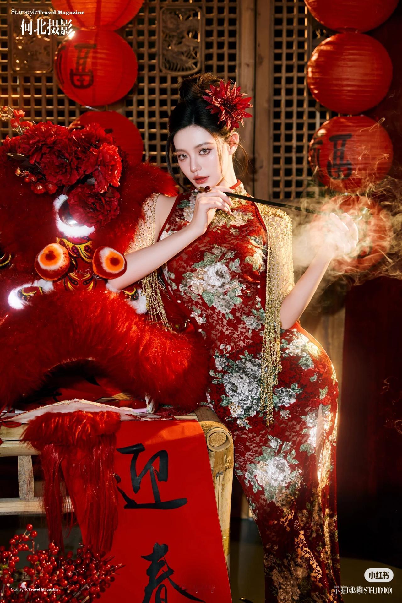 晒图笔记大赛美女旗袍穿搭写真。