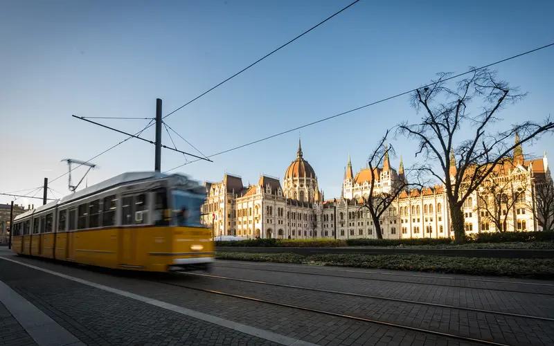 一是因为乌克兰切断了俄罗斯供应这两个国家的能源供应友谊管道，这个管道相当于是这两