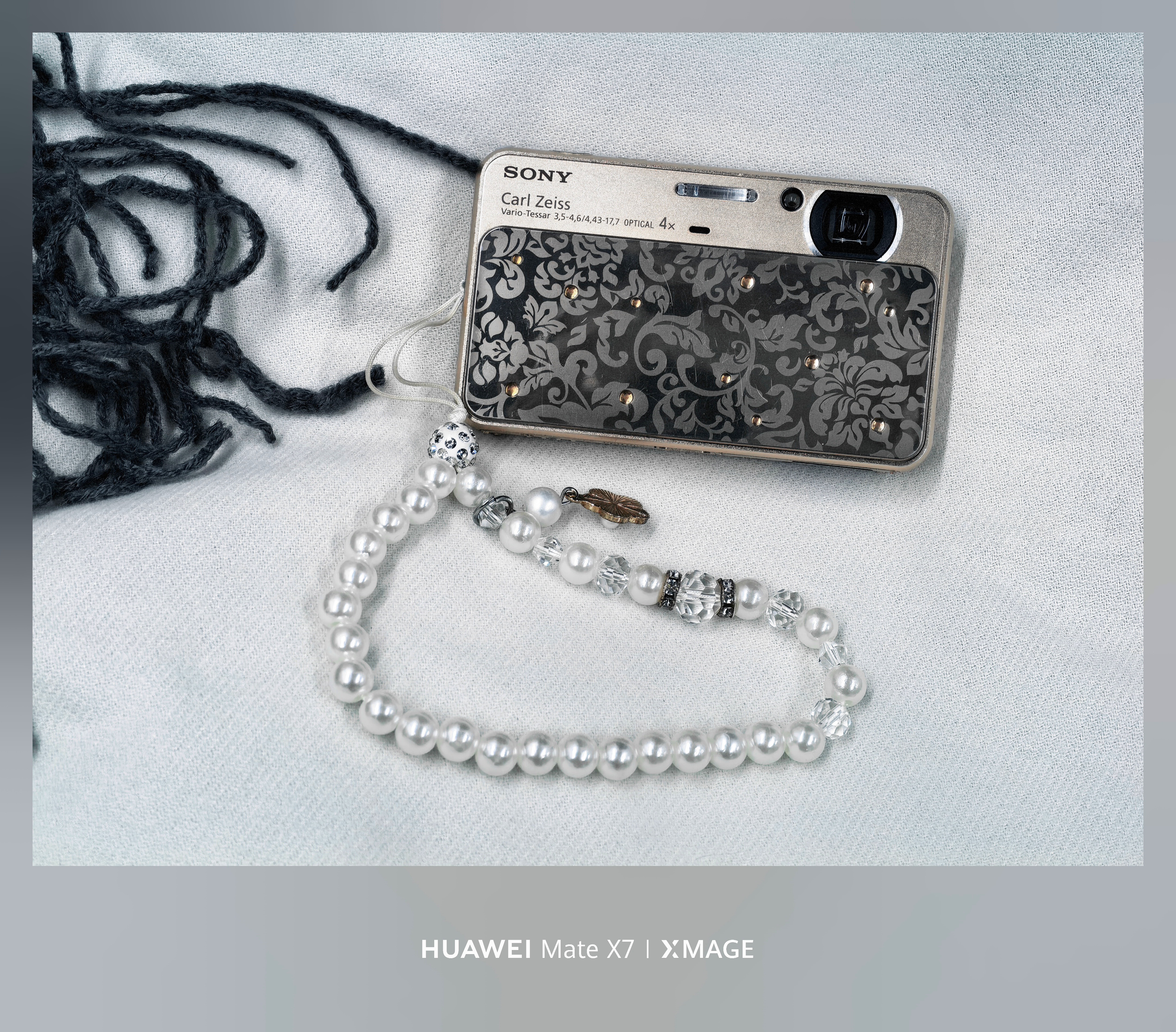 工作室小姐姐在摆弄她的老CCD10年生产的机器，能变焦美肤！哈哈哈，据说在小🍠