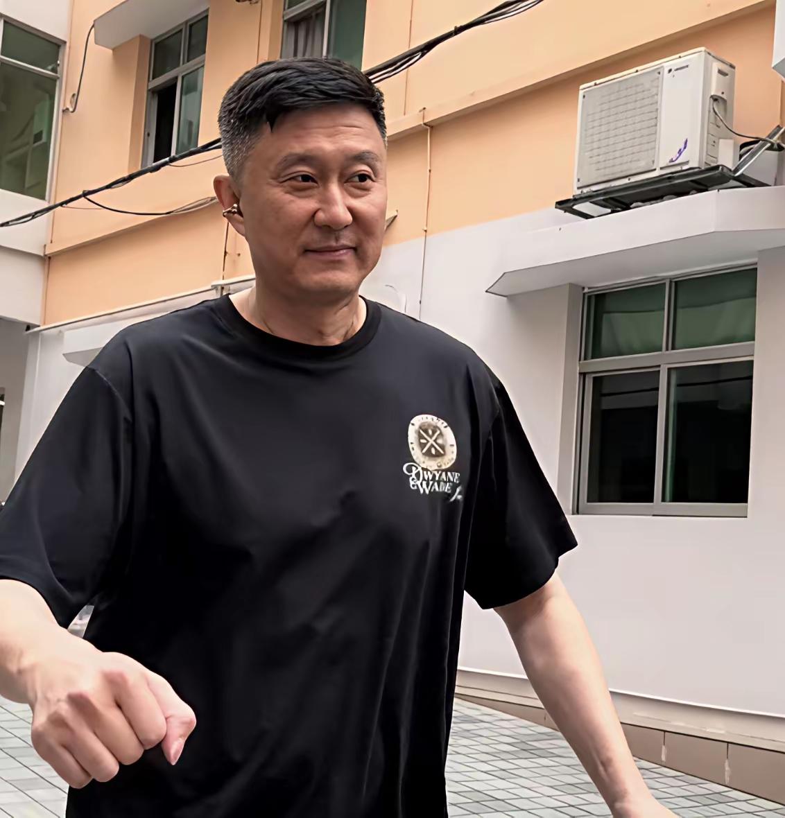 比赛有很多不确定因素，广东宏远有机会爆冷。只要杜锋别偷懒，好好地指挥比赛，多点临