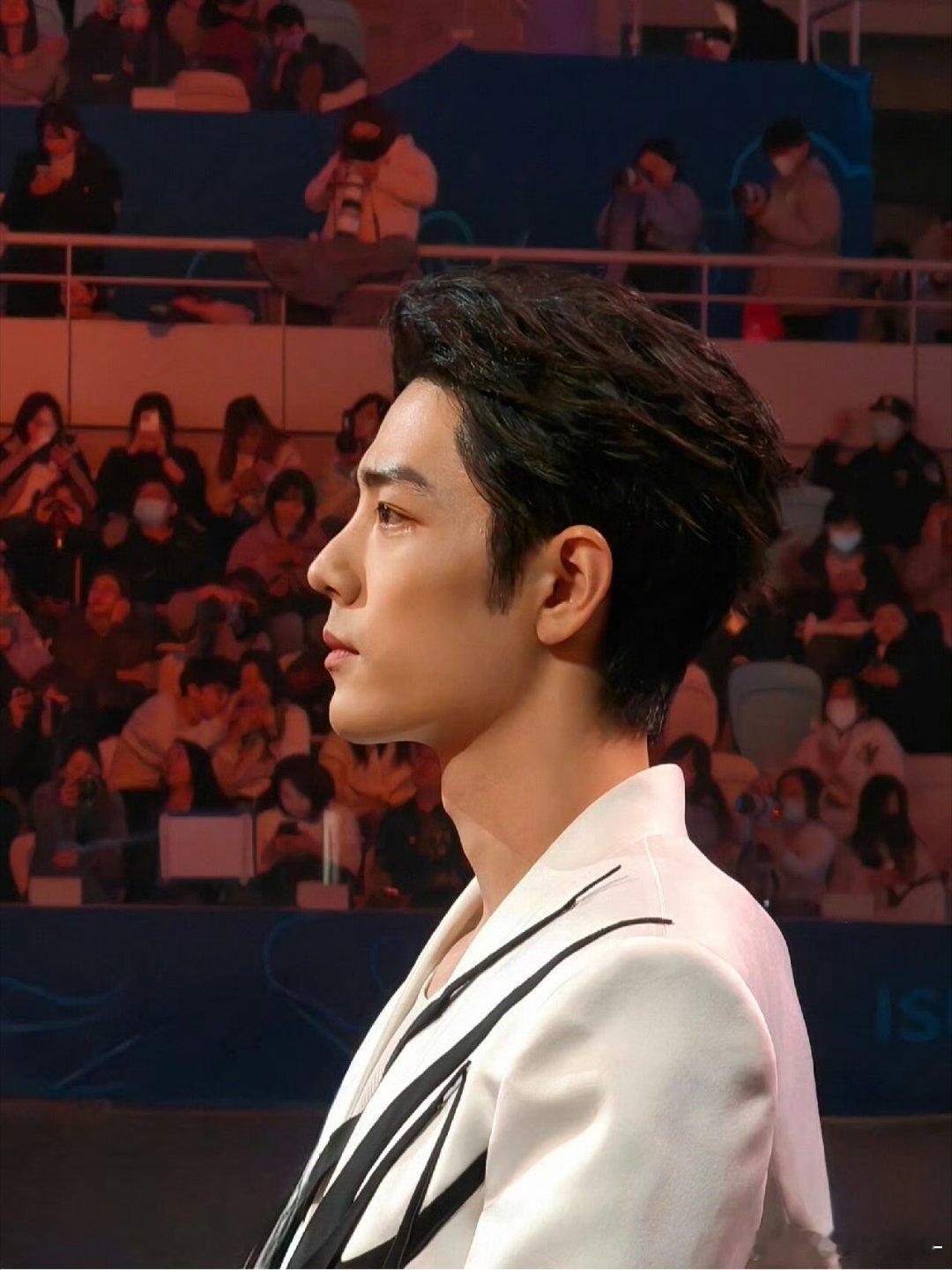 肖战你有这么权威的一张脸进入内娱 是内娱的福气