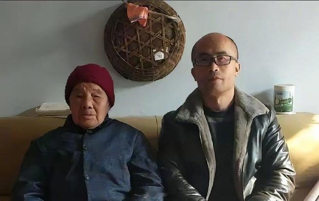 1995年，山东高三男孩租不起房，每天走30公里上学，一女子说：“来我家住，不收