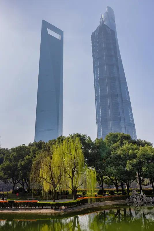 从坚持到放弃：一位老员工的迟到故事背后隐藏的职场哲学

在繁忙的都市节奏中，准时