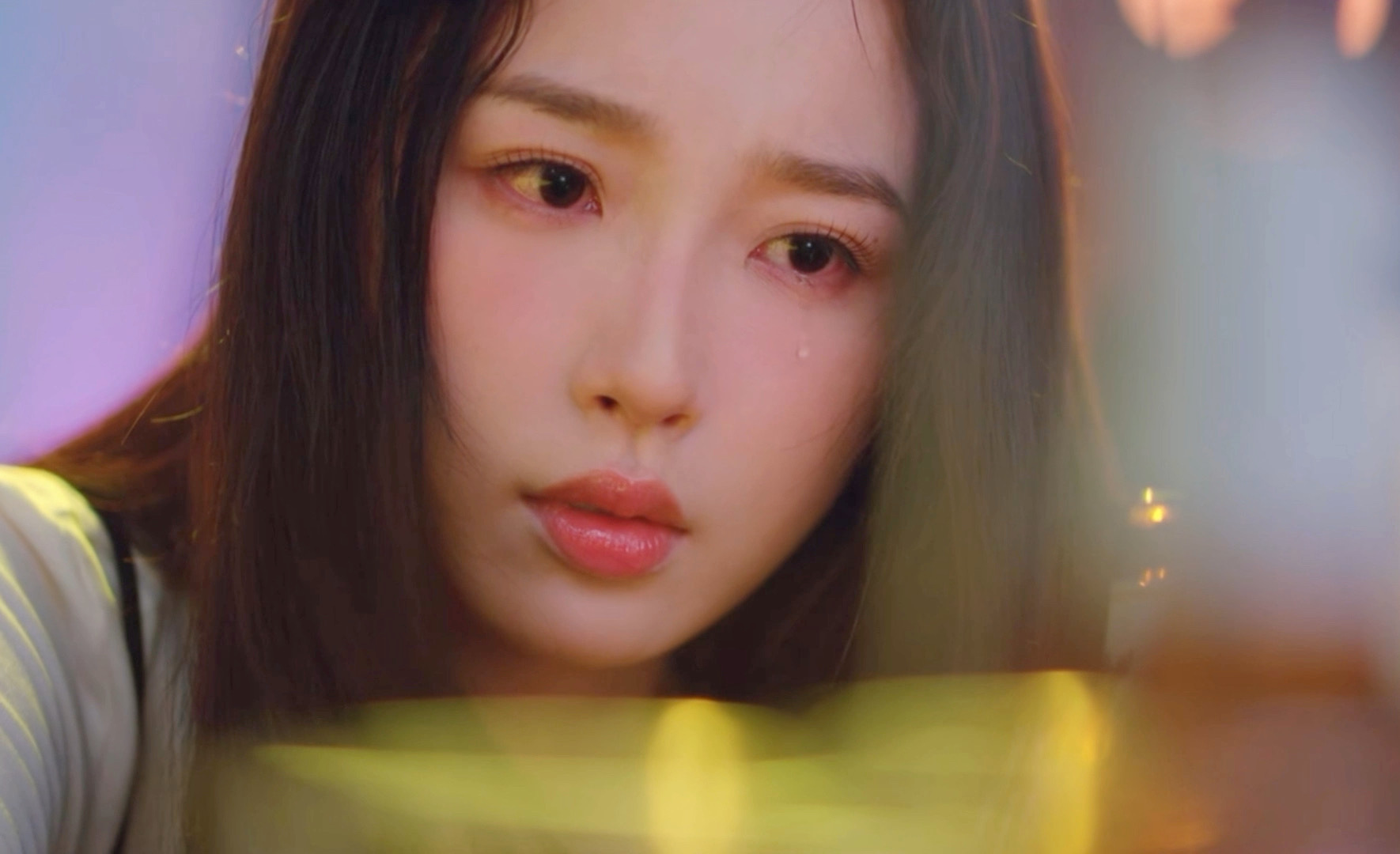 这两滴泪好会流好有感染力，想到你痛苦我会比你先流泪 网剧双轨