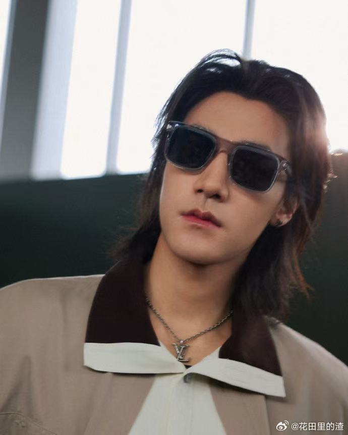 此沙今天的收获是水到渠成 镖人破12亿此沙主演票房近70亿，但他还是那个戏外没架