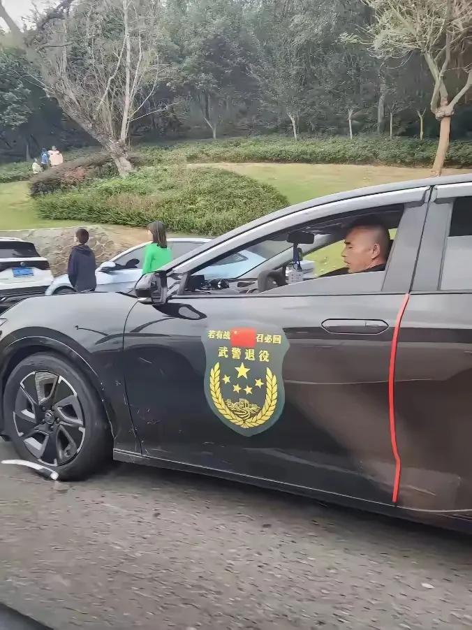 国家有事冲上去就是了，何必到处招摇？就怕真打仗的时候喊的越欢的跑的越快！

（网