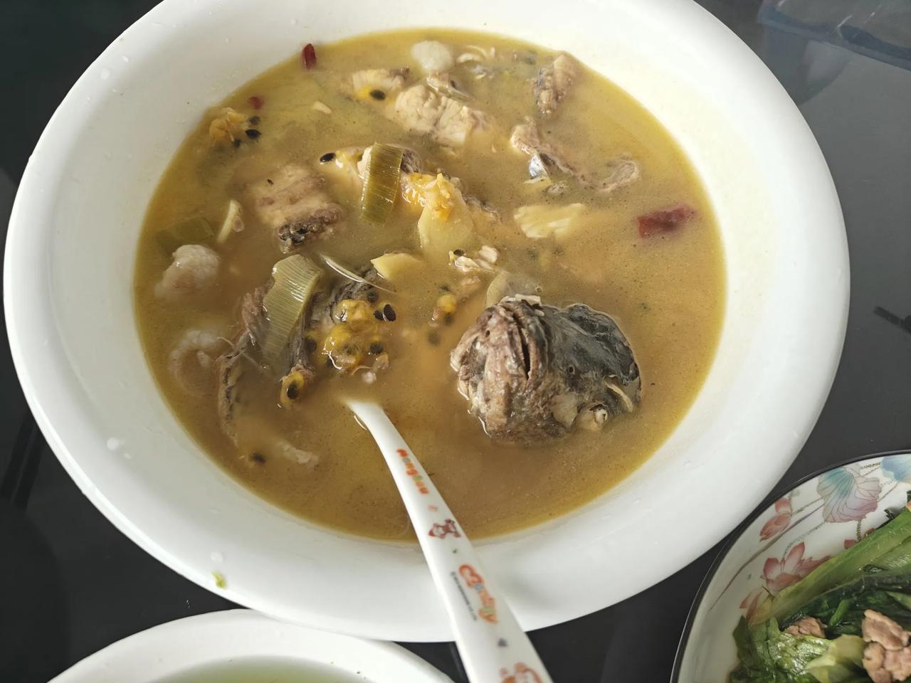 这是我跟刘妈的早上饭，因为我觉得自己还是一个比较粗俗的人，从小又从戎军旅。称做早