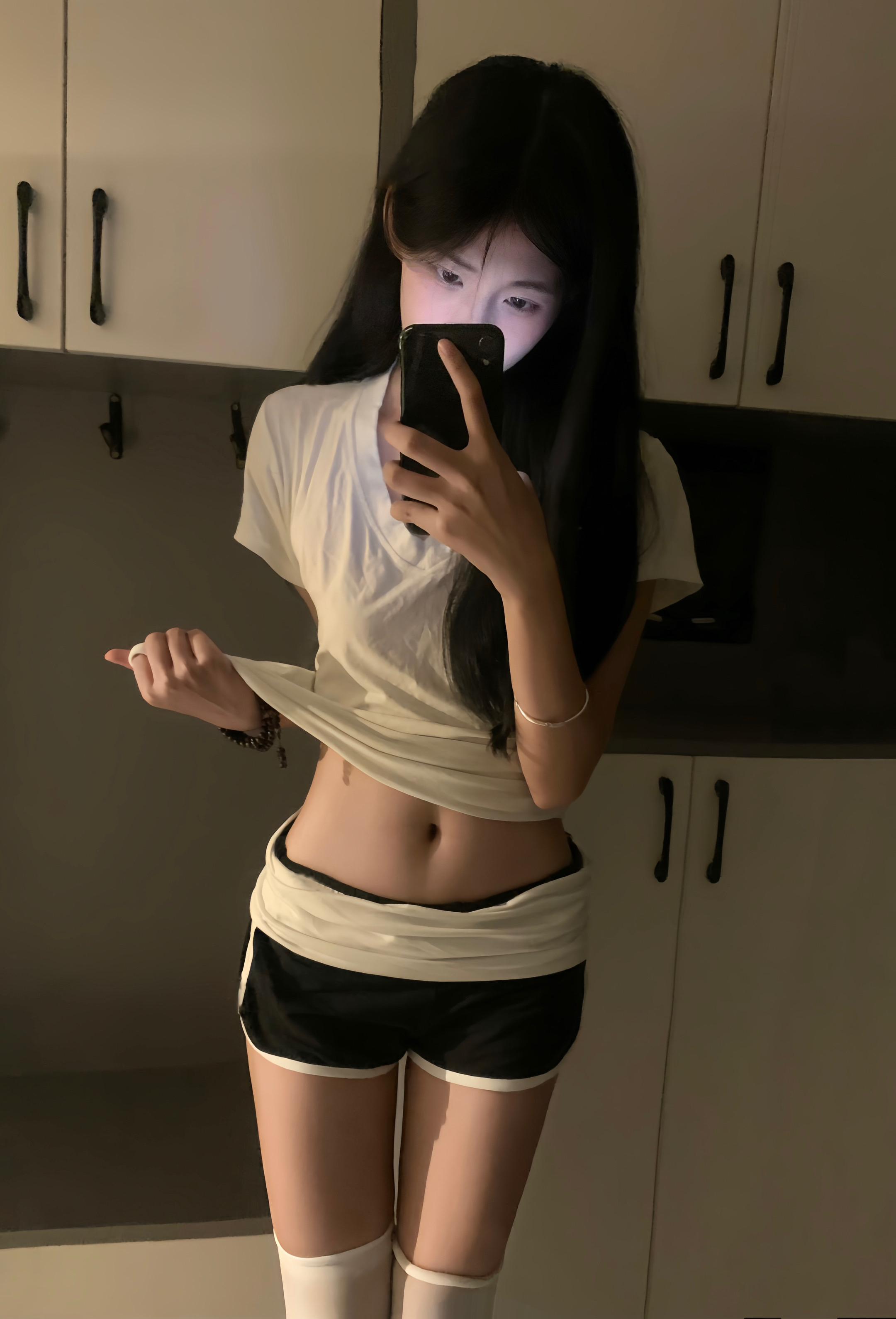 我是一个心软的人 还好你比我决绝 我们都自由了