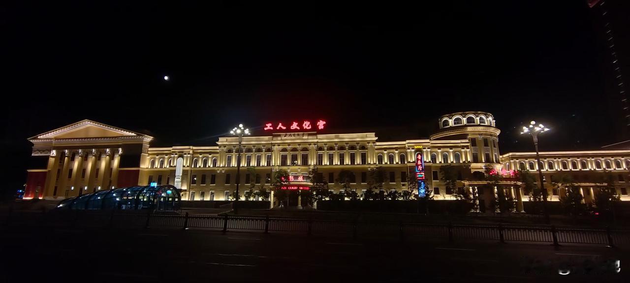不要相信她的演唱会真的去了几万人，鬼才信，谁不知道她的名声已经不好了。不是说国内