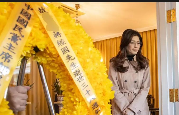 蒋经国逝世38周年，郑丽文头寮谒陵致敬自我期许“追随蒋经国”

今天是蒋经国逝世