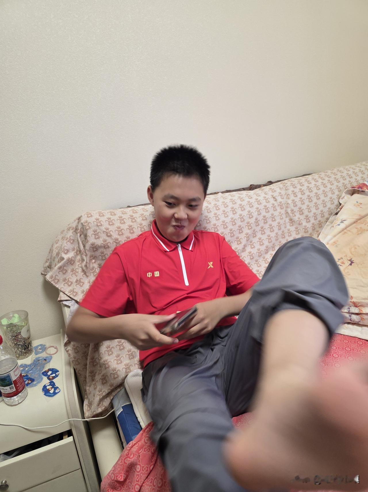 在管教外孙这个问题上，我有私心……

他这个样子如果在家里，爸妈早揍他800遍了