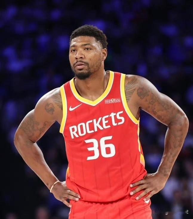 对飙欧文不落下风，湖人队后悔了吗？

今天晚上NBA季前赛火箭队对阵独行侠队的二