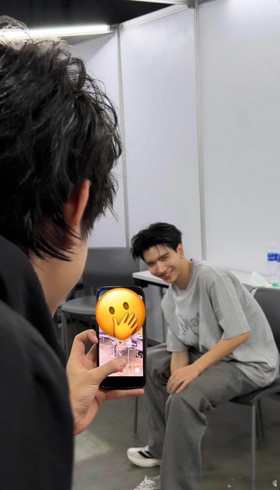 有人来探班😌 