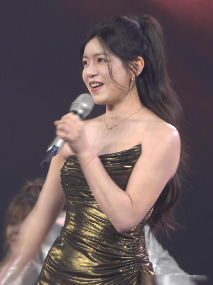 42岁陈妍希，生图比精修还嫩
换做是你，42岁离婚1年，能活成这样？
202