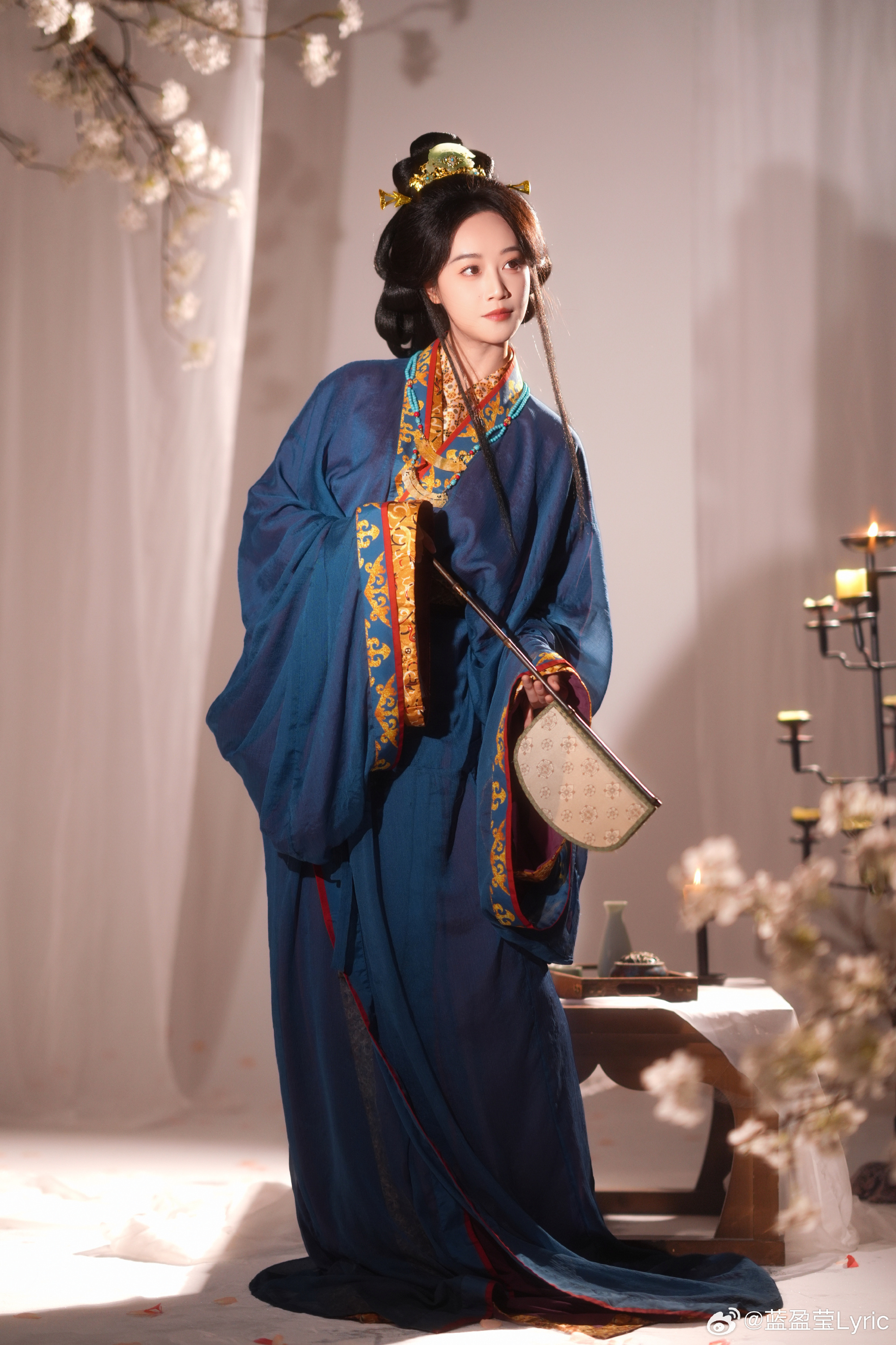 蓝盈莹还原2000年前的美蓝盈莹战国清冷美学看多了流水线式的古装造型，突然被蓝盈