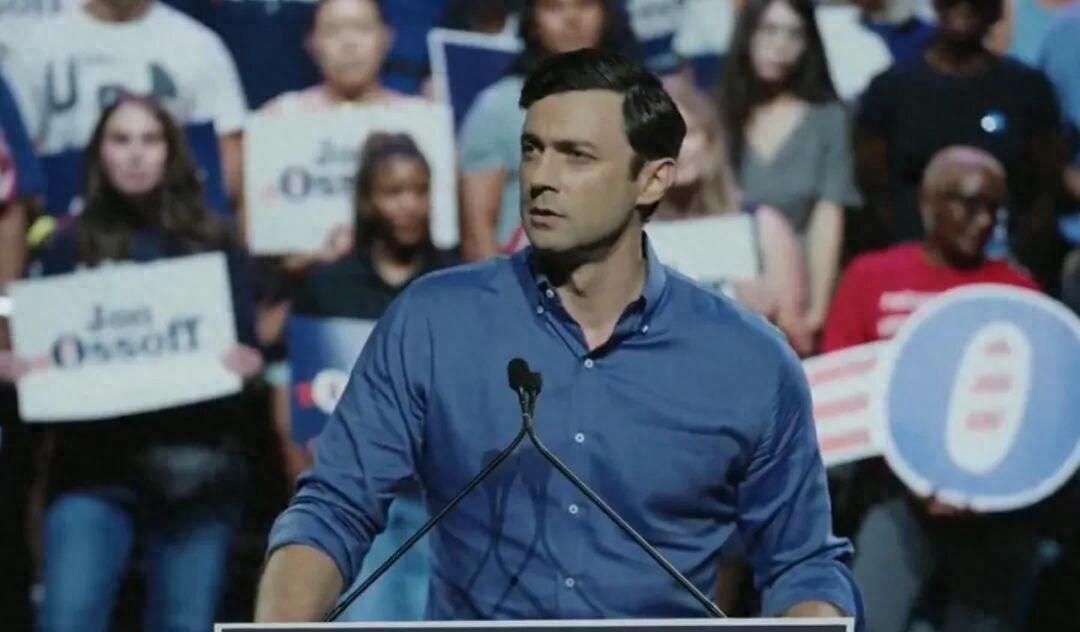 特朗普上任首日誓言降物价，开战后赫格塞思断言伊朗必降，但战火不息油价飙升，白宫以