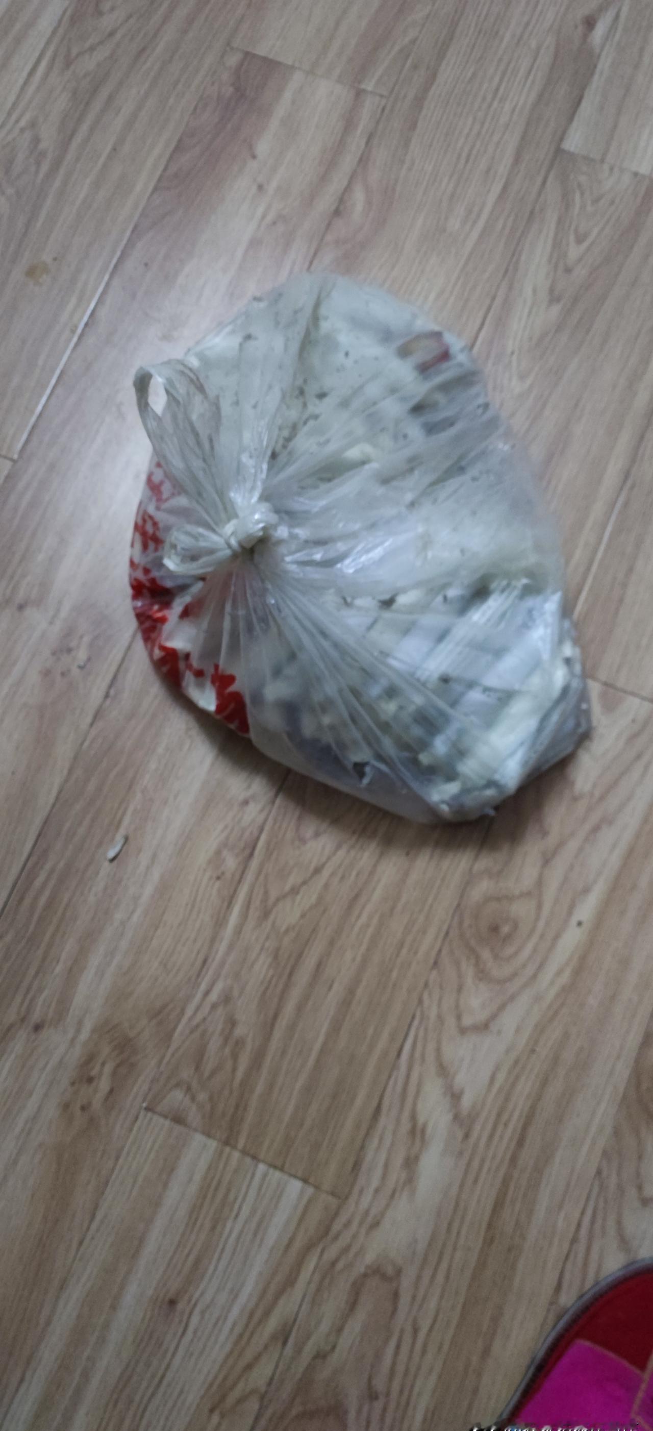 那袋让你在超市脸红的一毛硬币，正在变成硬通货。
十年前，我也攒了半麻袋。
表弟媳