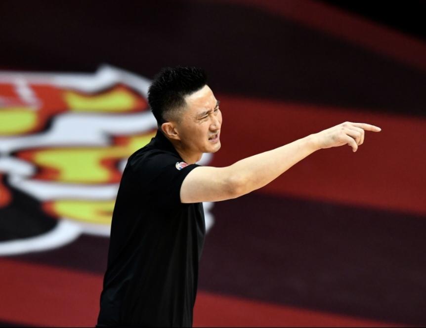后杜锋时代，究竟谁能扛起广东男篮复兴的大旗？
欢迎讨论。