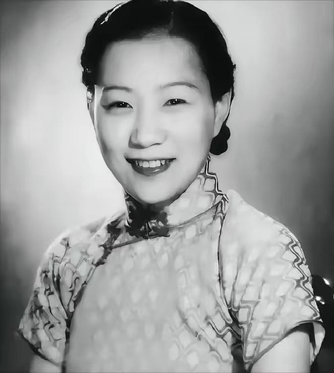 一天盛宣怀孙女盛佩玉外出时，突然想到有东西忘在家里了，便返回家取东西，竟然看到丈