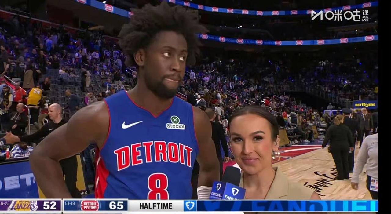 半场结束，湖人52-65活塞。詹姆斯上半场没得分，这是职业生涯第三次上半场0分，