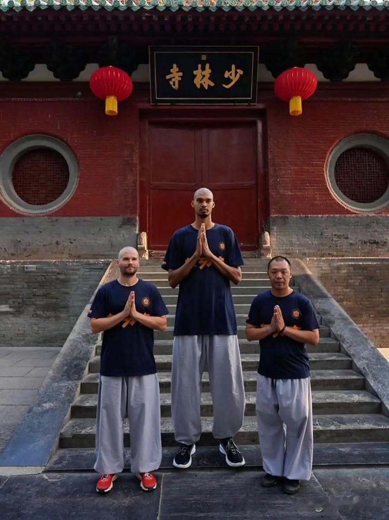 ESPN近期发布文班亚马少林特训相关文章：

去年夏天，文班亚马远赴河南少林寺，