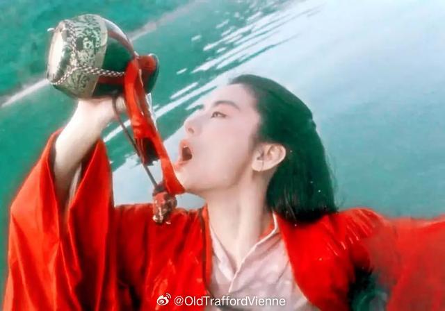 呃，对这名演员无感，但是这些轮番轰炸的热搜是在批判一部古偶，想想就炸裂不至于不至