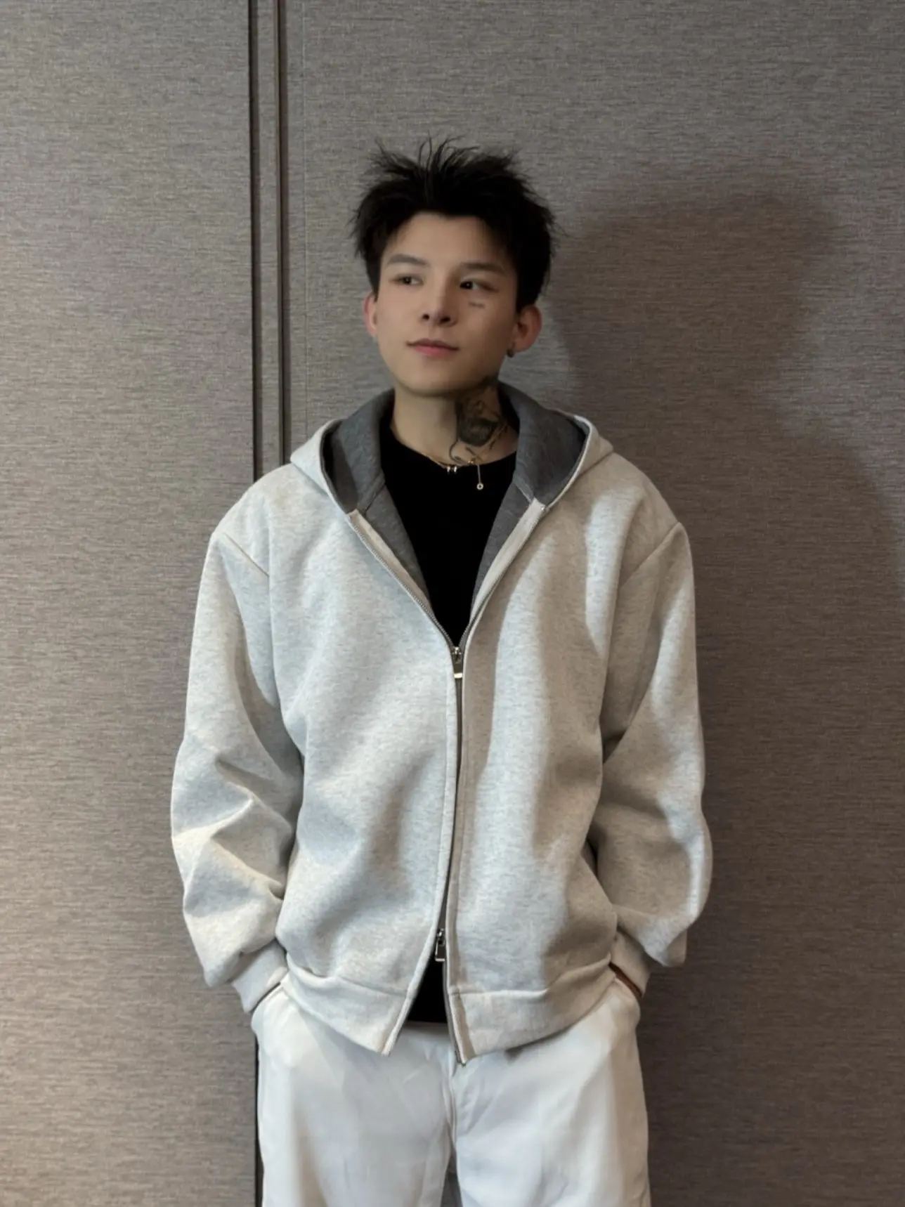 入秋的第一款重磅拉链连帽卫衣