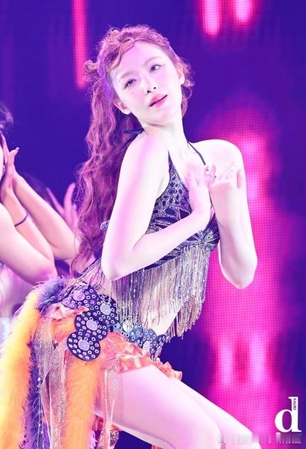【D美图】Who : #gidle组合[超话]##叶舒华[超话]# Where 