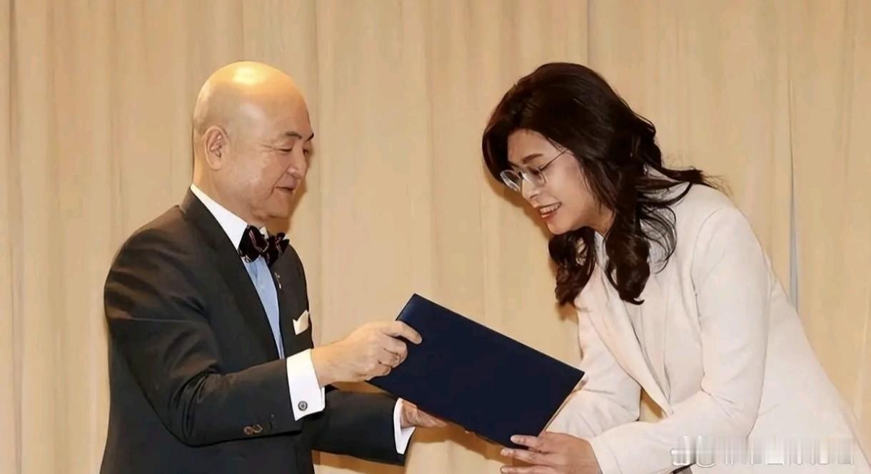 《郑丽文为日本捐款100万》
       7月28日，日本熊本县爆发7·1级地