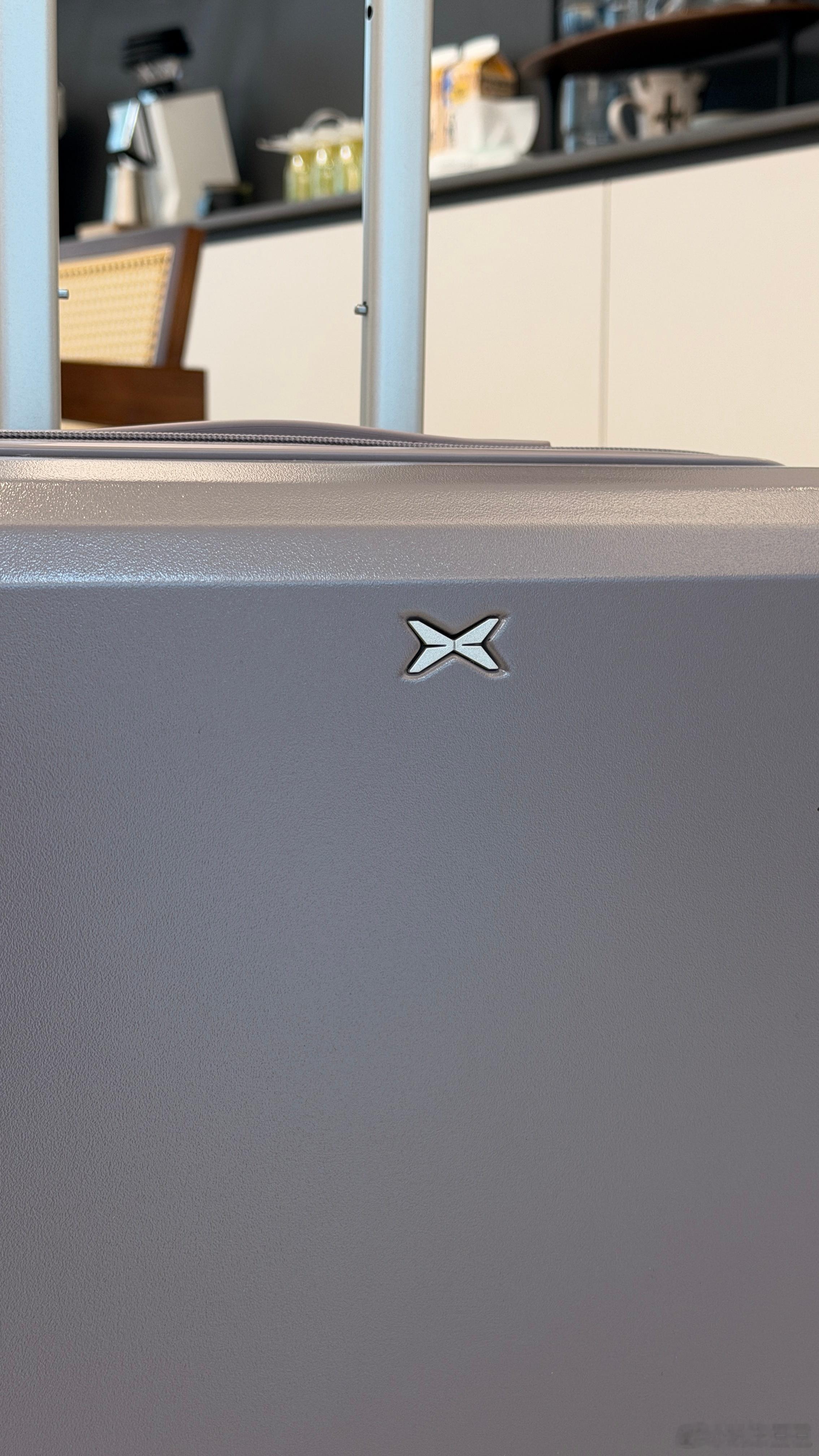 【公关礼物】继续送！今天是小鹏汽车🚘行李箱哇～这真是我今年拆的最棒的行李箱了～