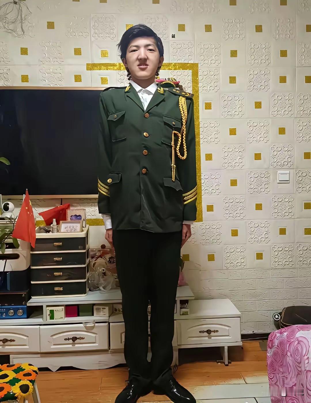 穿上军装，英雄气概展现的淋漓尽致！