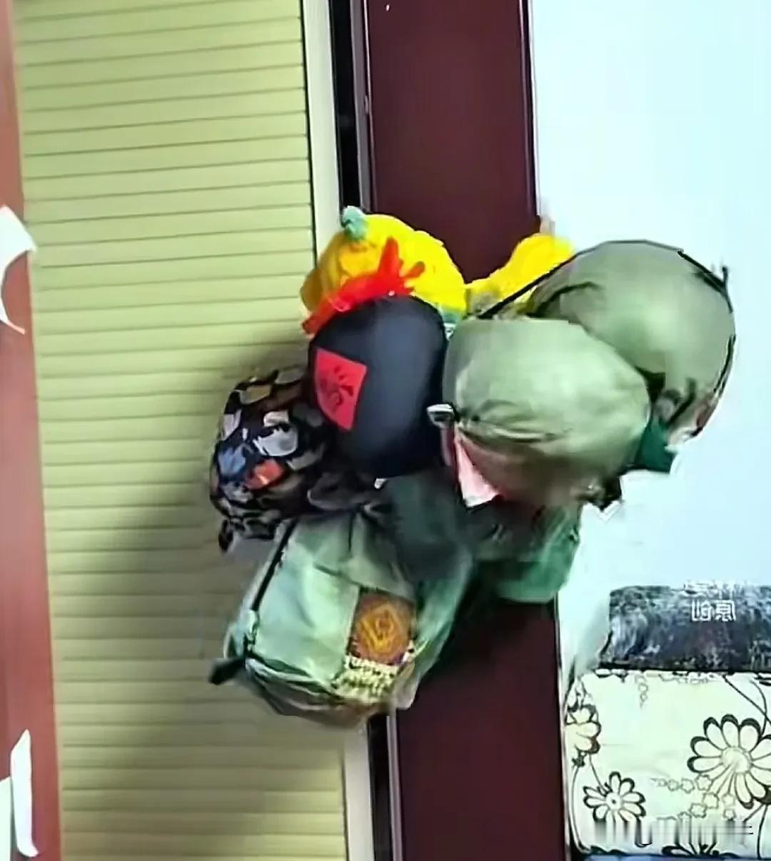 哈哈哈太可爱了，这么小就可以确定了就业方向了。

近日，湖南，一网友发布自己家孩