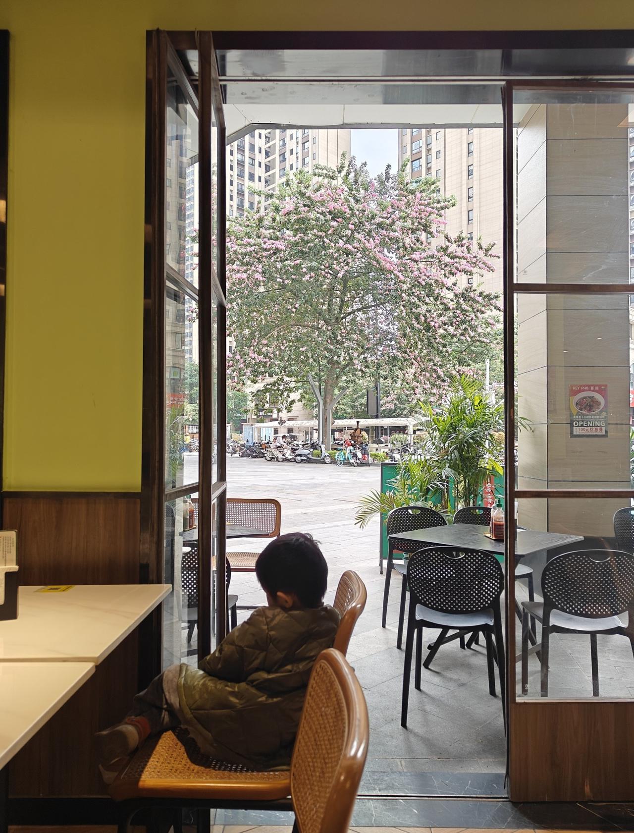这是我春天赏过的花
📍广州 广钢中央公园
想不到在鹤洞，广钢新城随便一拍都是大
