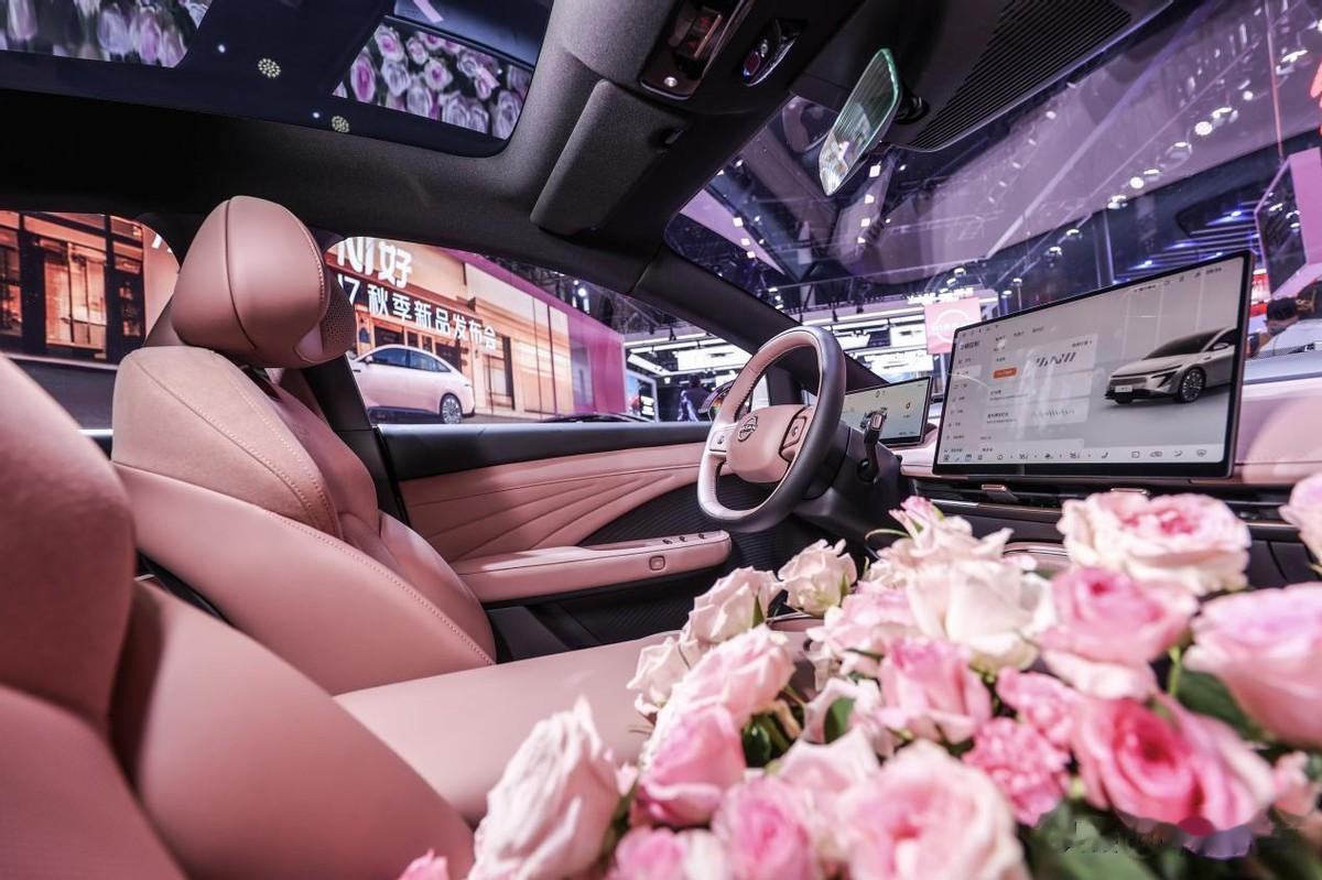 卷疯了日产N7单月交付破万，官宣玫瑰摩卡新内饰！