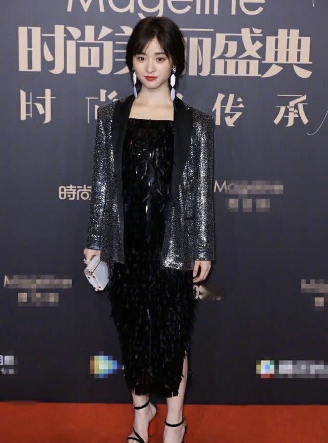 沈月的生图和精修图 ​​​