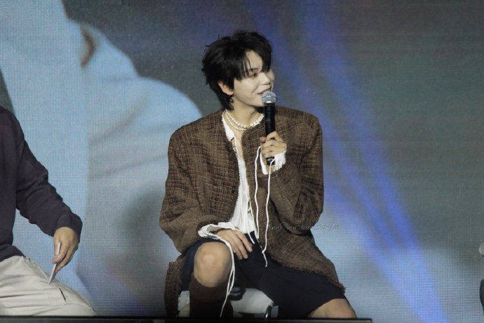 肖宇梁 这遥路马急的人间只要你我平安喜乐就好~ 