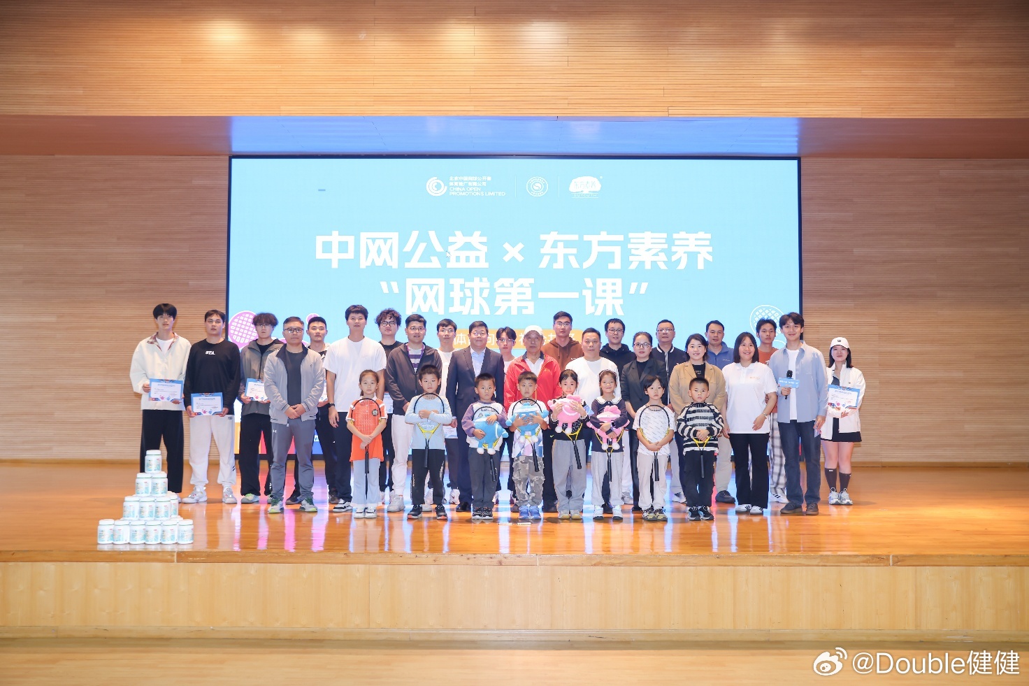 网球在宁波火吗？🔥 “网球，让成长更精彩！” 11月7日上午，随着这句响亮的口