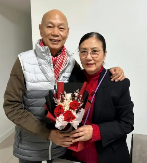 汪明荃尊重罗家英放弃化疗。现年78岁的罗家英自曝第四次罹患癌症（前列腺...