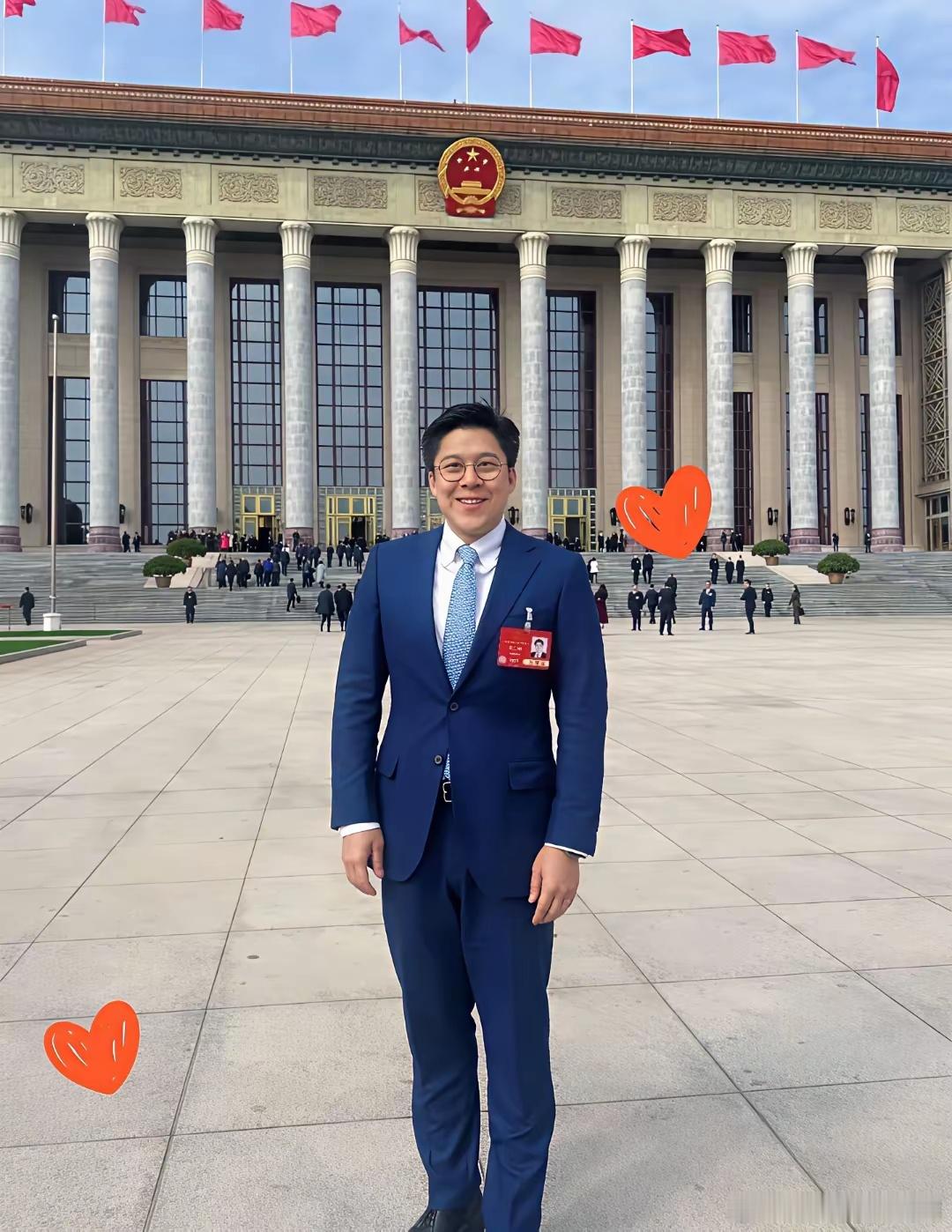 我表姐亲眼见过霍启刚，她说了一个大实话，她说，霍启刚根本不是电视上所看到的那样。