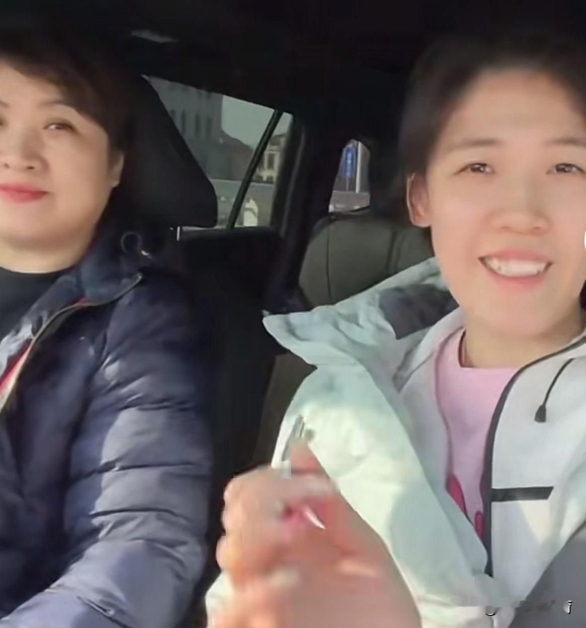 原来妹妹李盈莹的伤病真的挺严重的！刚刚李盈莹在社交媒体平台上发了一条vlog视频