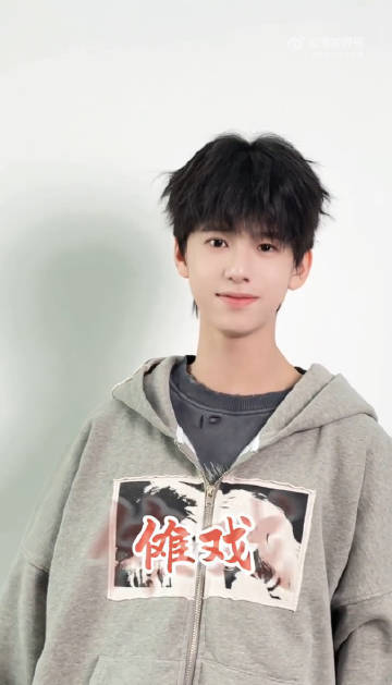 林子烨我不是戏神cos 林子烨的这次cos，我真的是直接要给满分的水平。转场一瞬