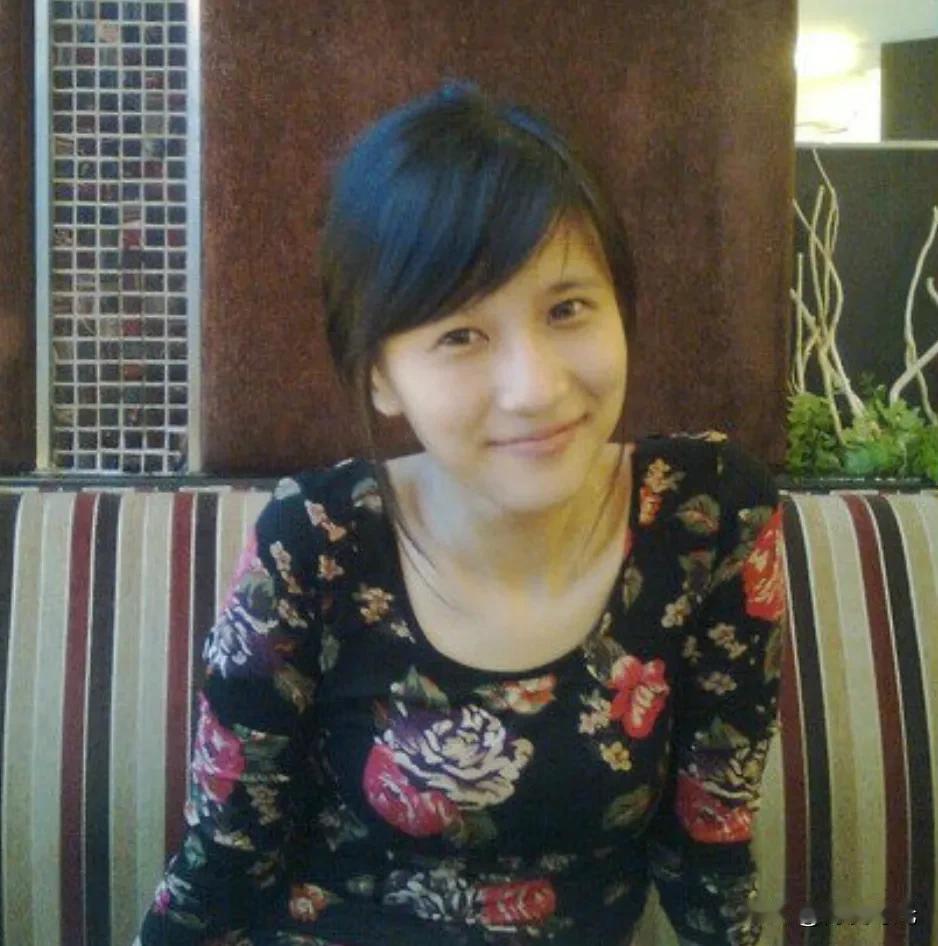 papi酱堪称网红界的传奇人物。她凭借一系列犀利搞笑的短视频走红，独特的变声吐槽