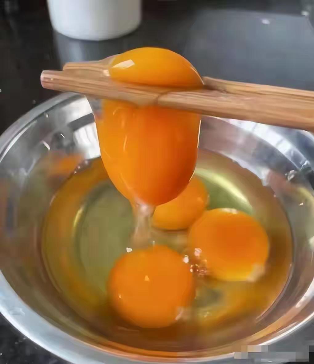 315晚会后，最先塌房翻车居然不是奶茶，也不是辣条，而是鸡蛋！
鸡蛋招谁惹谁了，