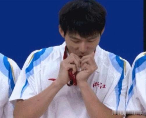 吴前怎么了？决赛33分得2分，14投1中太辣眼

全运会总决赛，浙江以65-10