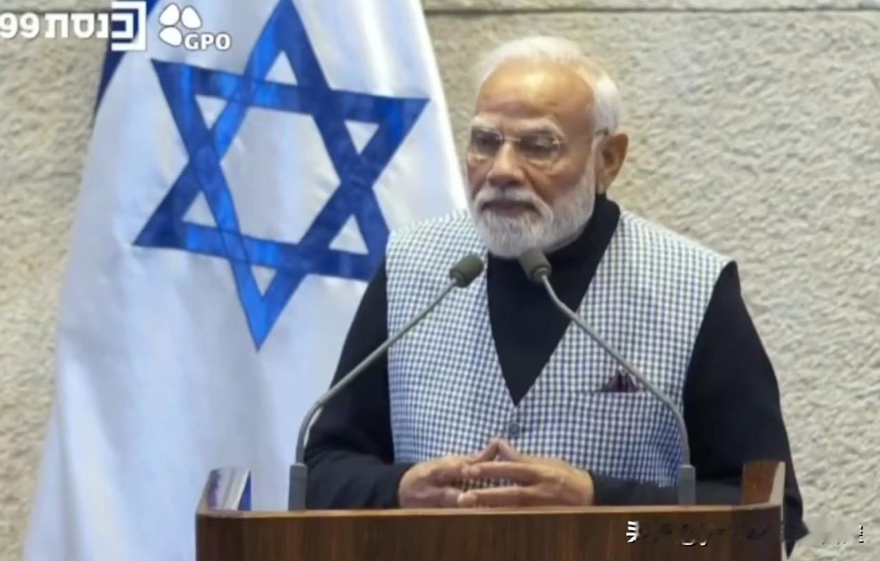 【印以关系上升到新高度】
    印度总理莫迪昨天在以色列议会发表演讲，现场掌声